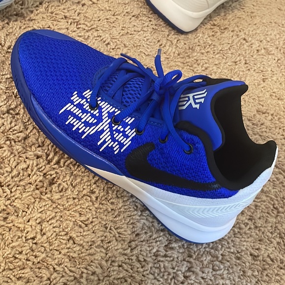 Nike Kyrie Flytrap II Duke Basketball Shoes - Picture 2 of 8